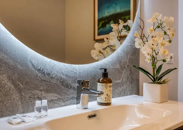 Intrho Isola Luxury , Modern & Cozy *