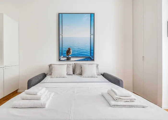 Intrho Isola Luxury , Modern & Cozy ميلان