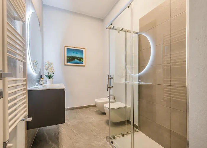 Intrho Isola Luxury , Modern & Cozy Apartament