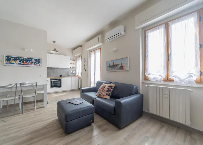 Stylish Porta Romana With Terrace Apartmán