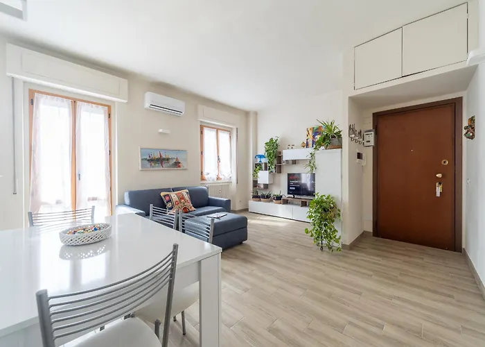 Stylish Porta Romana With Terrace Milán