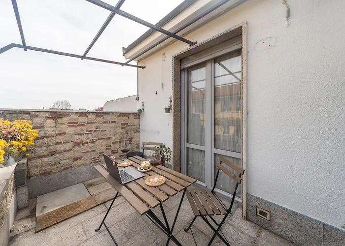 Stylish Porta Romana With Terrace Apartmán