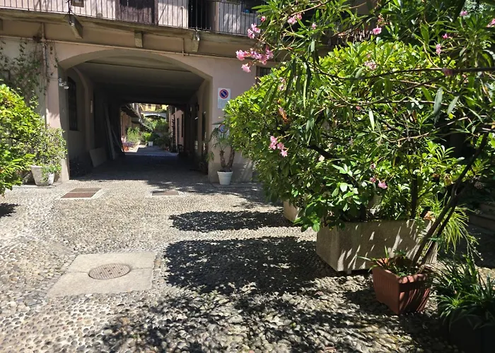 Naviglio Sforza Daire Milano