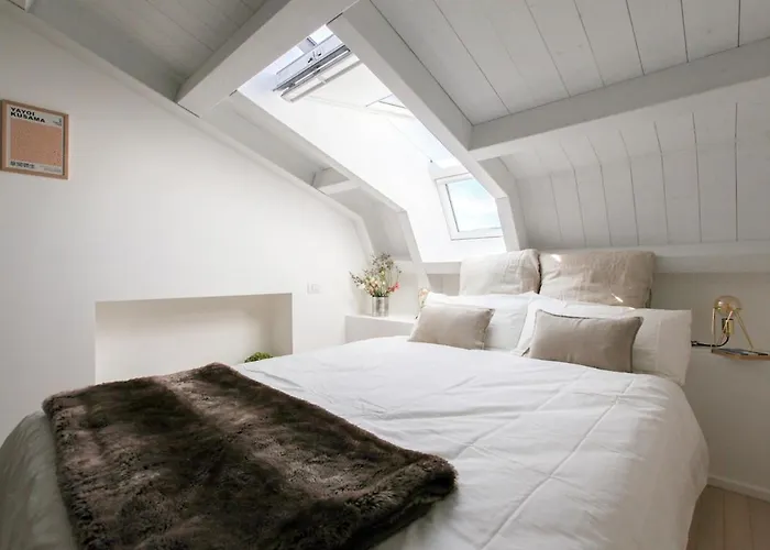 Newly Renovated Bright Penthouse *