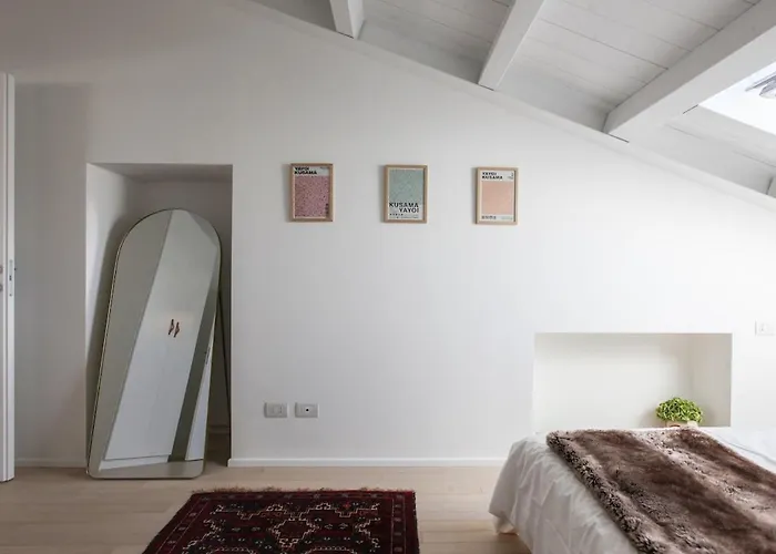 Newly Renovated Bright Penthouse *