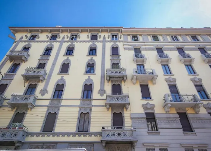 Newly Renovated Bright Penthouse Milan