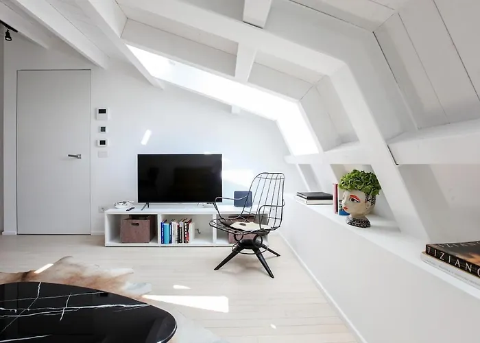 Newly Renovated Bright Penthouse * Milan