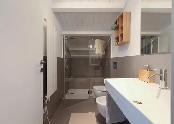 Newly Renovated Bright Penthouse Appartement Milan