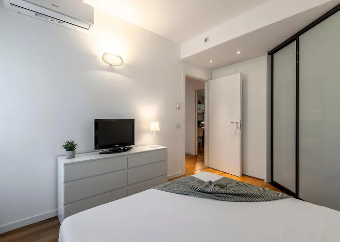 Stayeasy Gargano - Stylish With Private Yard Lägenhet