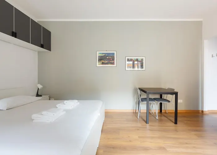 Guesthost - Bright With Balcony In Apartamento *