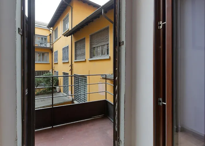 Guesthost - Bright With Balcony In *