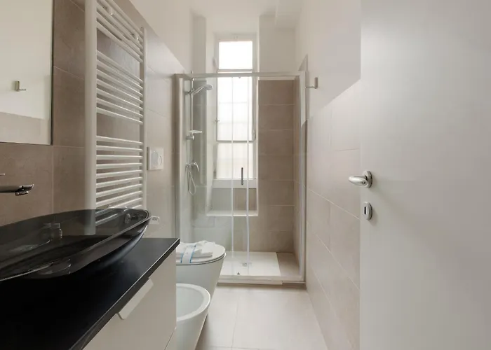 Guesthost - Bright With Balcony In Milán