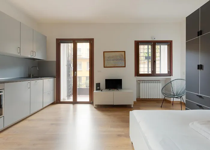 Guesthost - Bright With Balcony In Apartamento