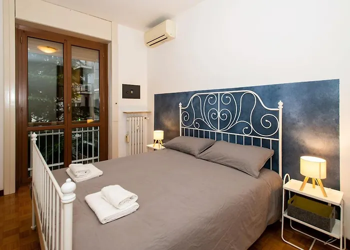 Spacious Near Bocconi Daire Milano