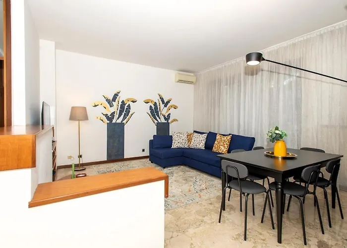 Apartment Spacious Near Bocconi Milan