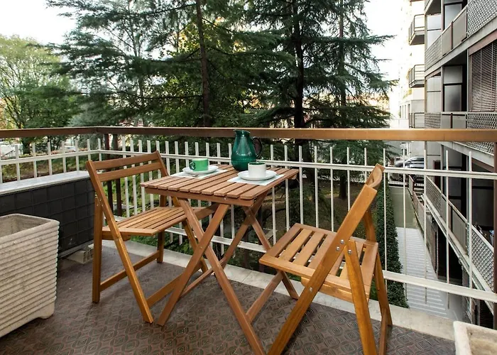 Spacious Near Bocconi Daire