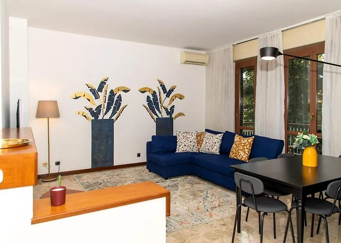 Spacious Near Bocconi Daire *
