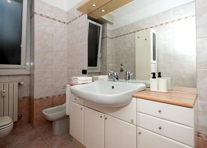 Daire Spacious Near Bocconi