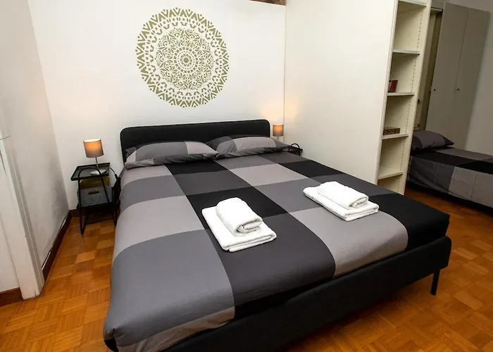 Daire Spacious Near Bocconi Milano