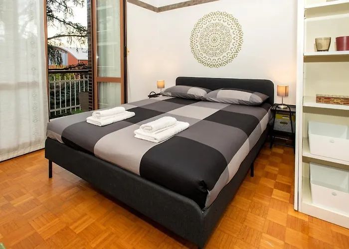 Daire Spacious Near Bocconi Milano