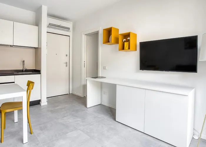 Hostmate - - Genesio -maciachini * ميلان