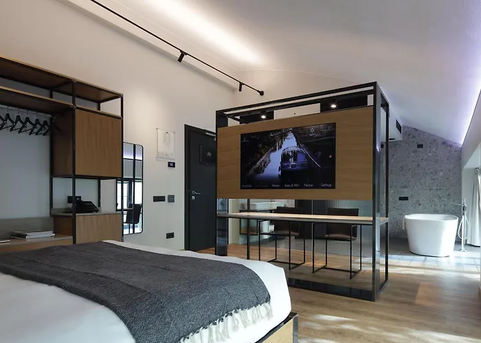 Versoverde Alzaia Naviglio Grande 4* Милан