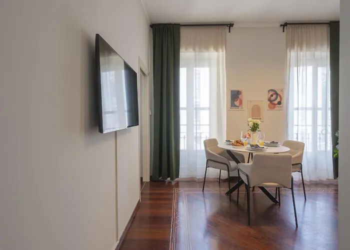 Bright & Chic 1bdr With Shared Rooftop Terrace In San Babila *