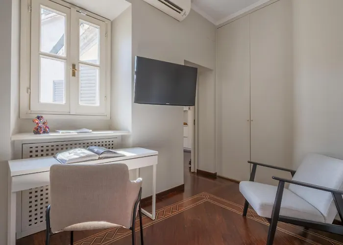 Bright & Chic 1bdr With Shared Rooftop Terrace In San Babila Apartment Mailand