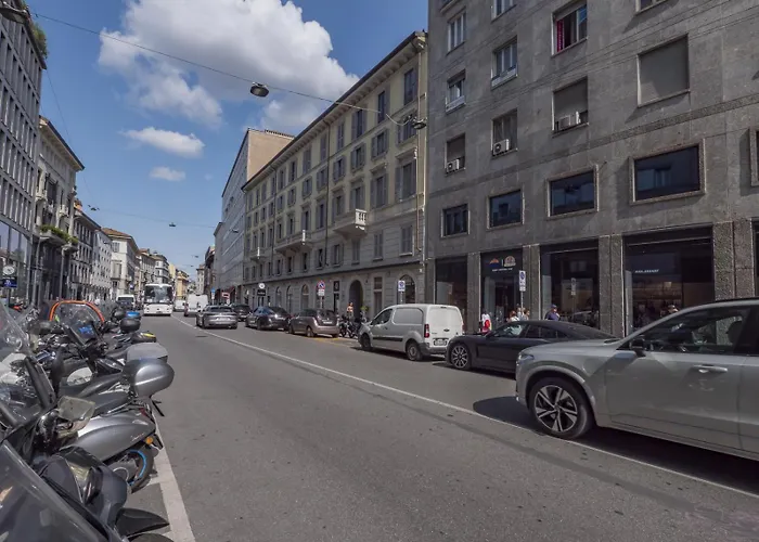 Bright & Chic 1bdr With Shared Rooftop Terrace In San Babila
