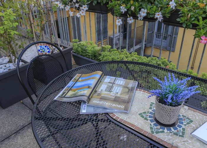 Bright & Chic 1bdr With Shared Rooftop Terrace In San Babila Apartment Mailand