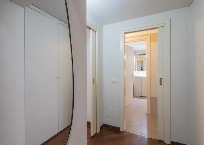 Apartment Bright & Chic 1bdr With Shared Rooftop Terrace In San Babila *