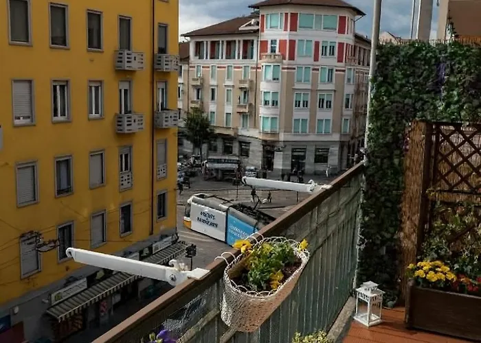Beautiful Floral On Navigli Apartmán