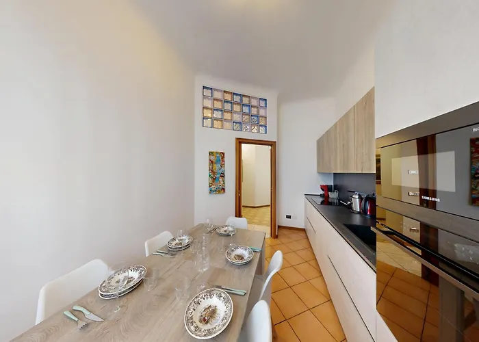 Wonderful Downtown Apartment-hd Netflix, King-size Bed, Two Minutes' Walk From Metro Daire *