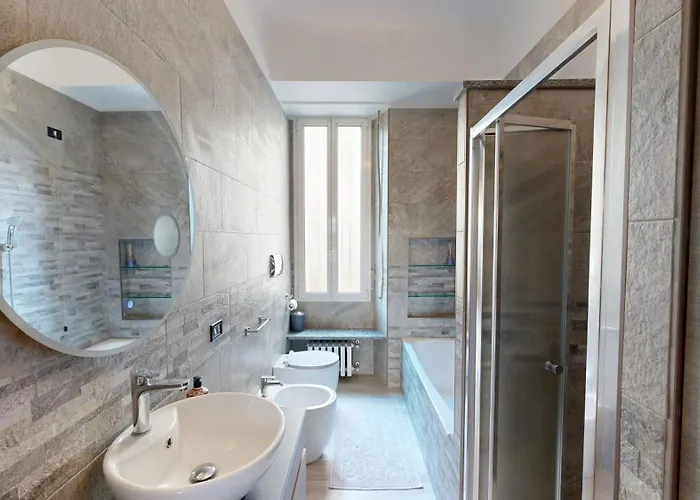 Wonderful Downtown Apartment-hd Netflix, King-size Bed, Two Minutes' Walk From Metro