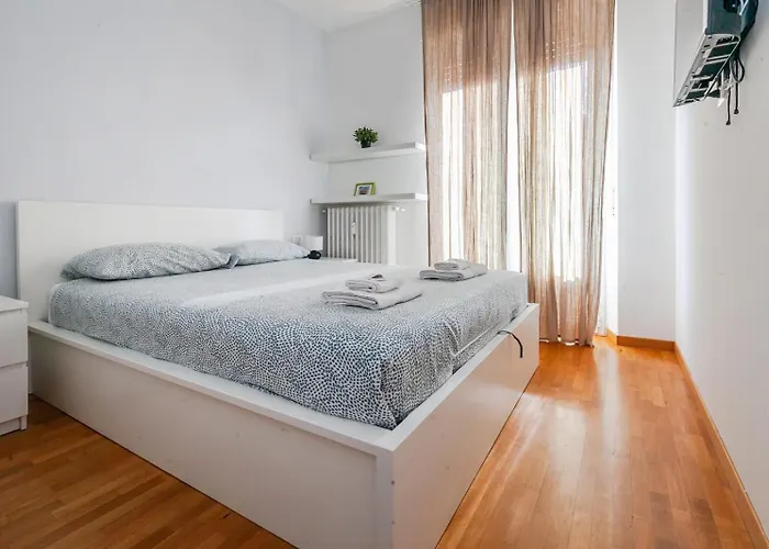 Da Vinci - With Balcony In Design District - Tortona Area Apartmán