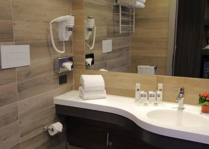 Otel Ih Lorenteggio 4*