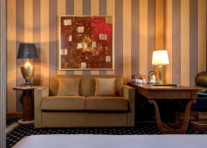 Hotel Capitol 4*