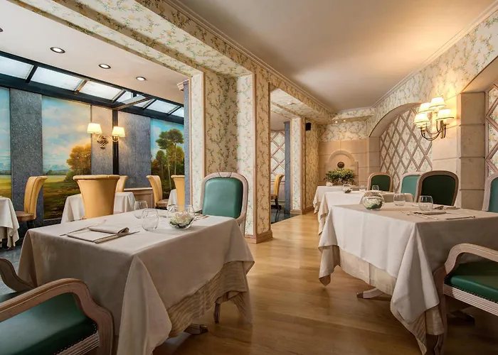Capitol מלון