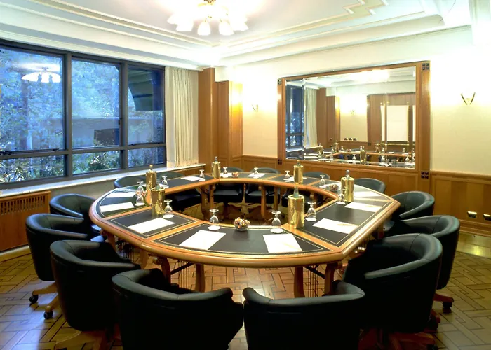 Capitol מלון