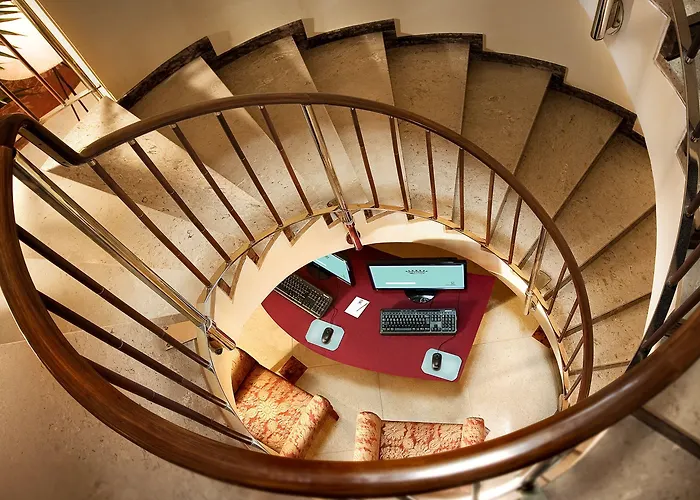 卡沃尔酒店 4* 米兰