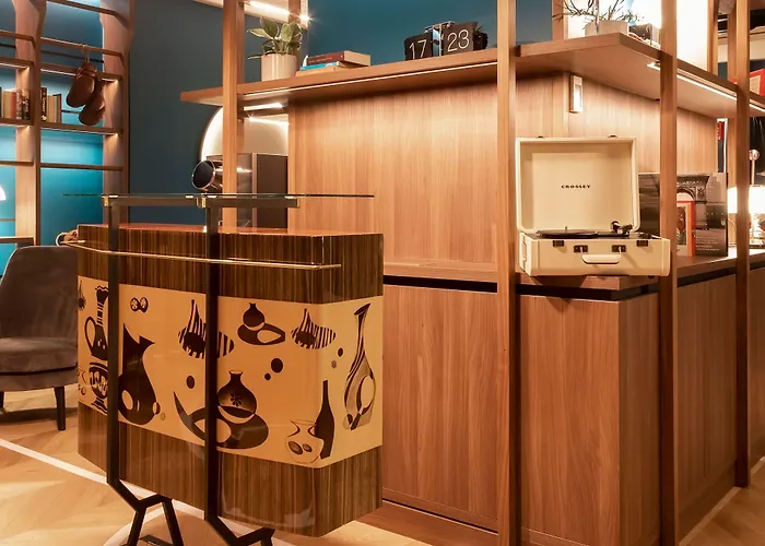 Urban Hive Отель 4*