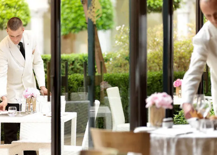Four Seasons Hotel