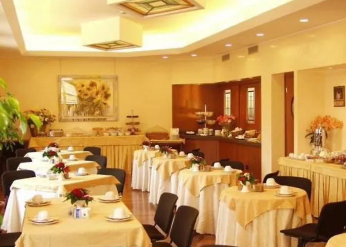 Western Madison Hotel 4*