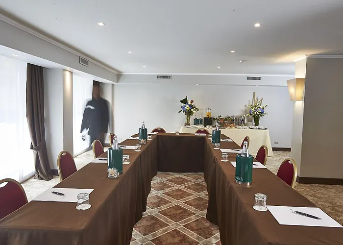 فندق سينا دي لا فيل ميلان