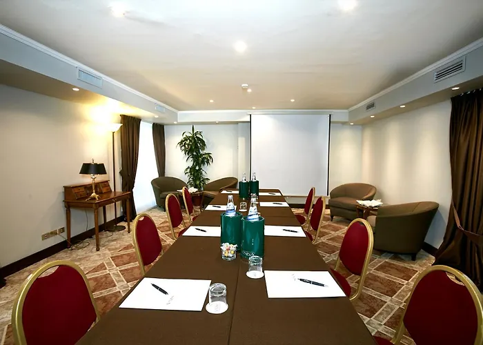 فندق سينا دي لا فيل ميلان