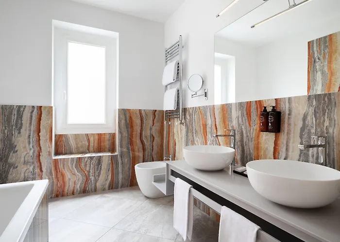 فندق سينا دي لا فيل ميلان