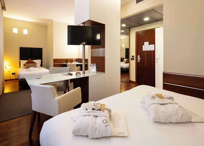 Western Madison Hotel 4*