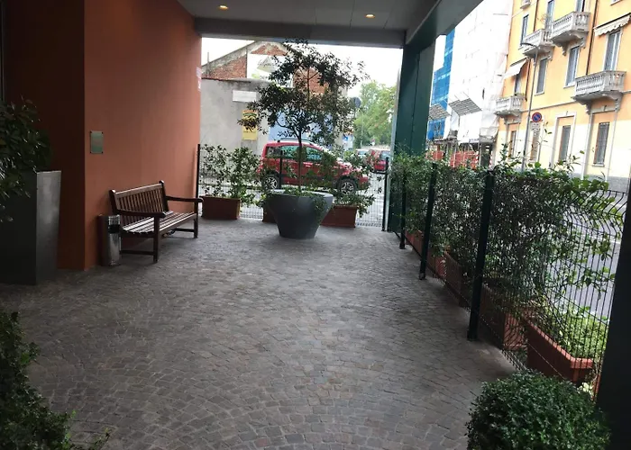 Blaise & Francis 4* Milano