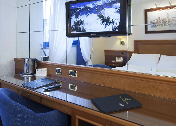 伯纳酒店 4* 米兰