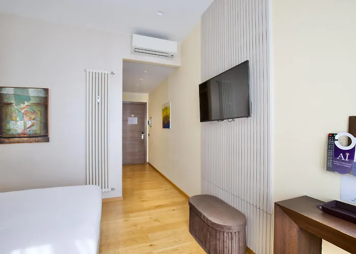 Ah - Fashion District